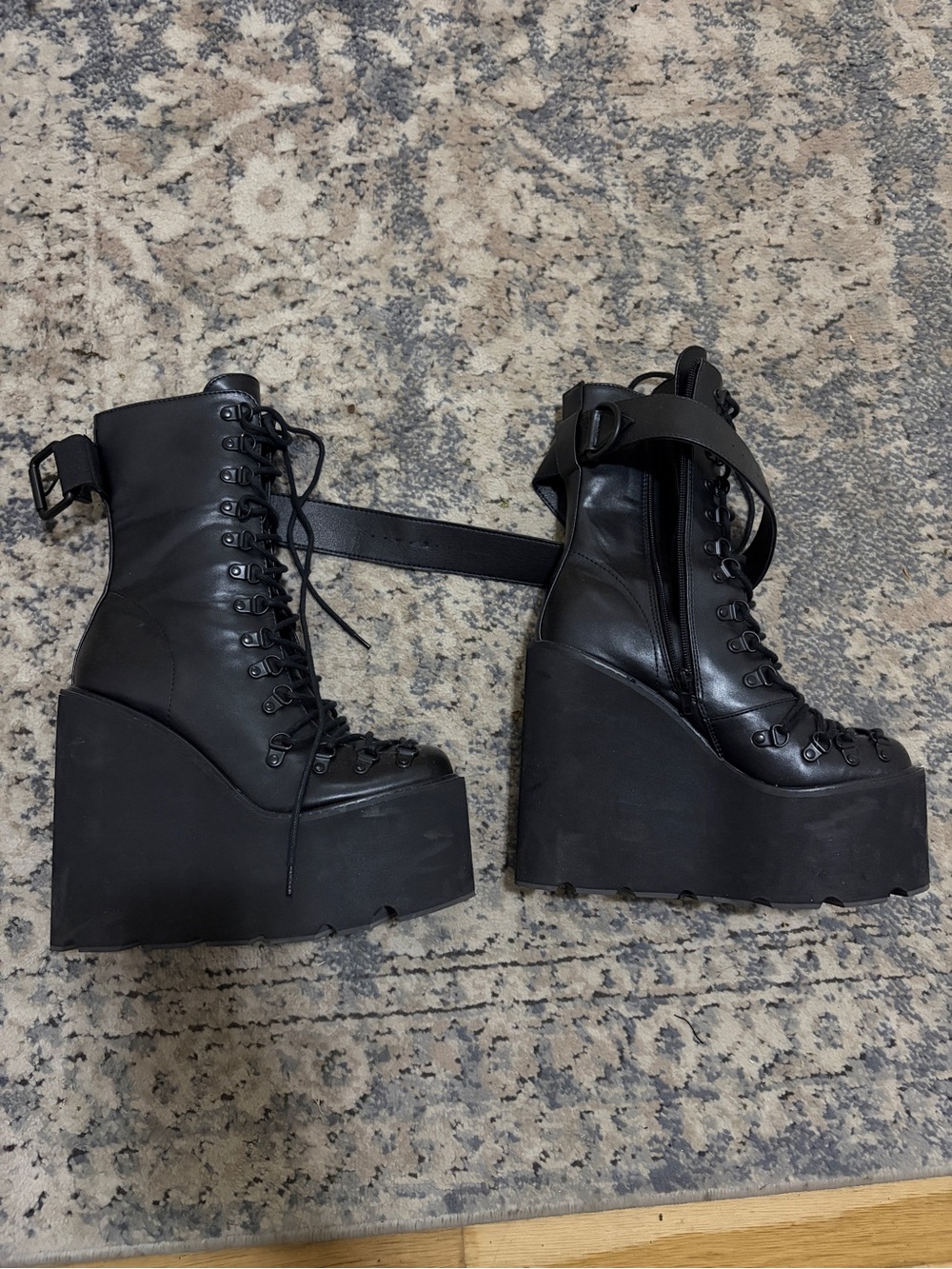Dolls Kill Traitor Boots w box
